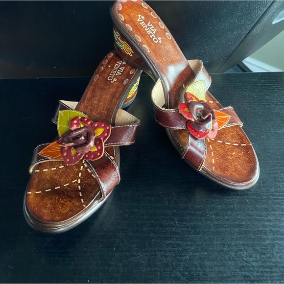 Via Veneto Leather Angela Sandals - Picture 8 of 8